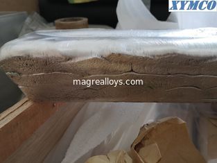 Chine Lingot d'alliage du lingot MgLa25% d'alliage de MgLa d'alliage principal de lanthane du magnésium MgLa30 fournisseur
